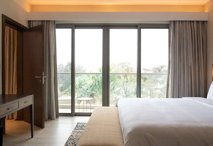 اتاق سوپریور با چشم‌انداز استخر, Radisson Blu Hotel & Residence Nairobi Arboretum