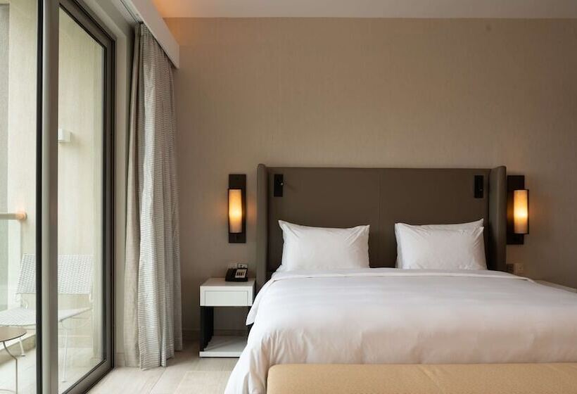 اتاق سوپریور با چشم‌انداز استخر, Radisson Blu Hotel & Residence Nairobi Arboretum