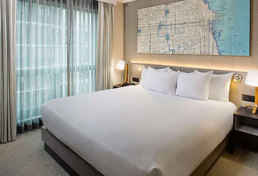 Suite met Kingsize Bed, Hilton Chicago/magnificent Mile Suites