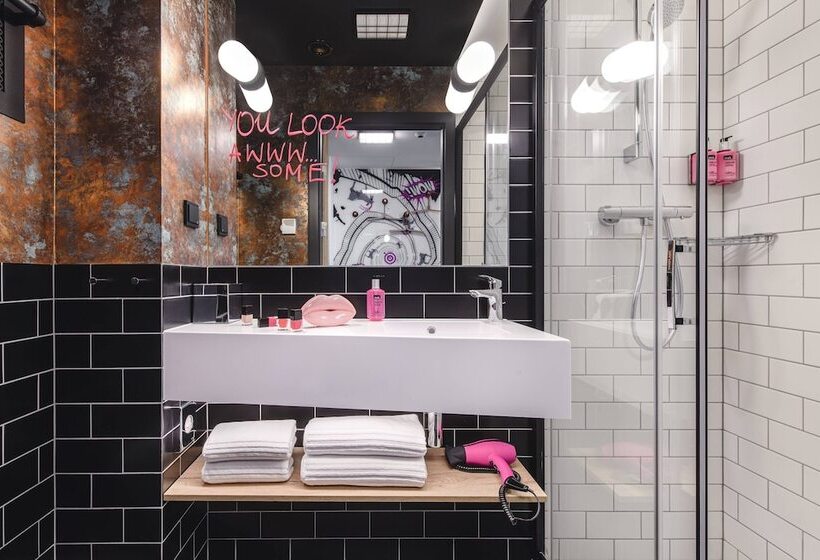 חדר סטנדרט, Moxy Poznań Airport