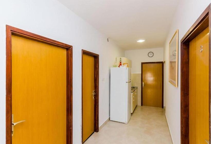 オーシャンビュースタンダードルームバルコニー付き, Apartments Botica
