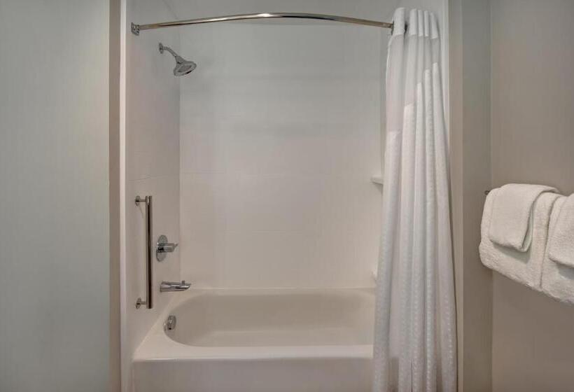 适合残疾人士使用的带超级大床的标准间, Holiday Inn Express & Suites   Galveston Beach, An Ihg