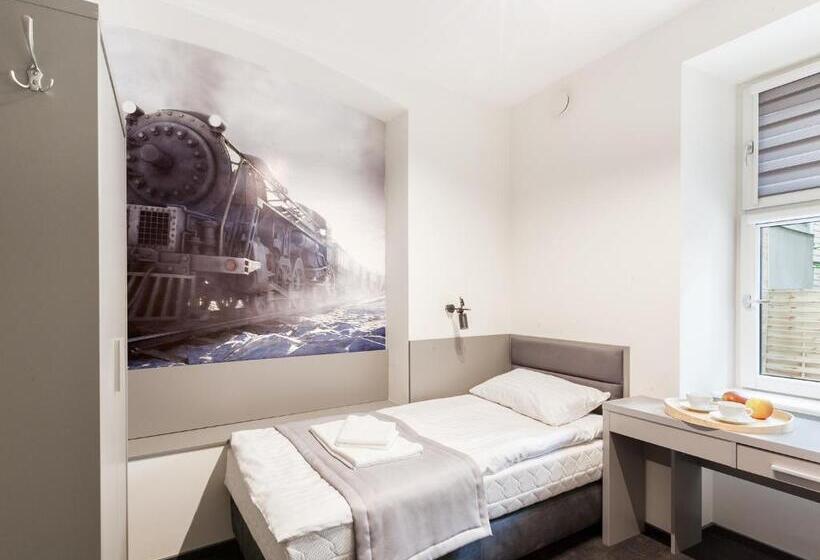 اتاق استاندارد, Cinema Hostel