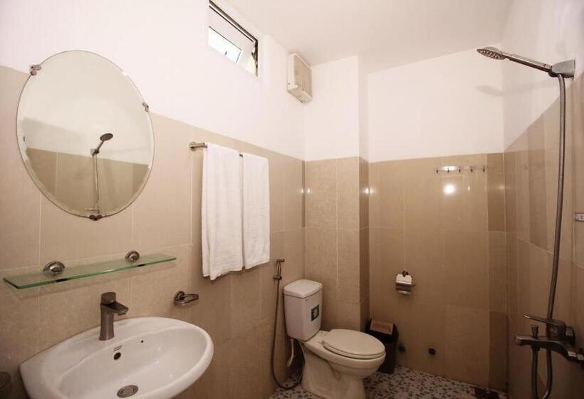 اتاق لوکس سه تخته, Nu Cuoi Mui Ne Hotel & Restaurant