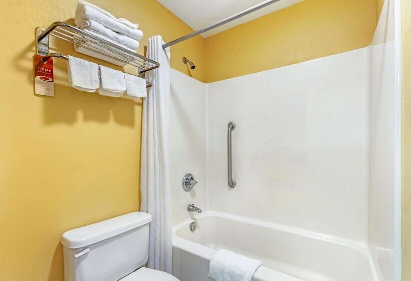 Номер Стандарт 2 Двуспальные Кровати, Econo Lodge