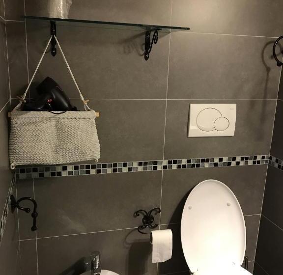 デラックスの４人部屋, Sesta Strada