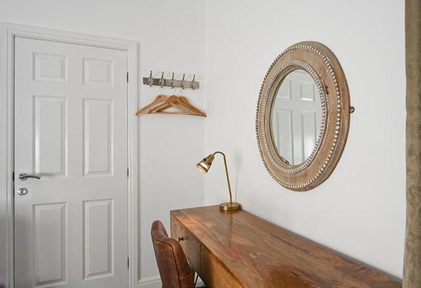Номер Стандарт, Rooms At The Dressers Arms