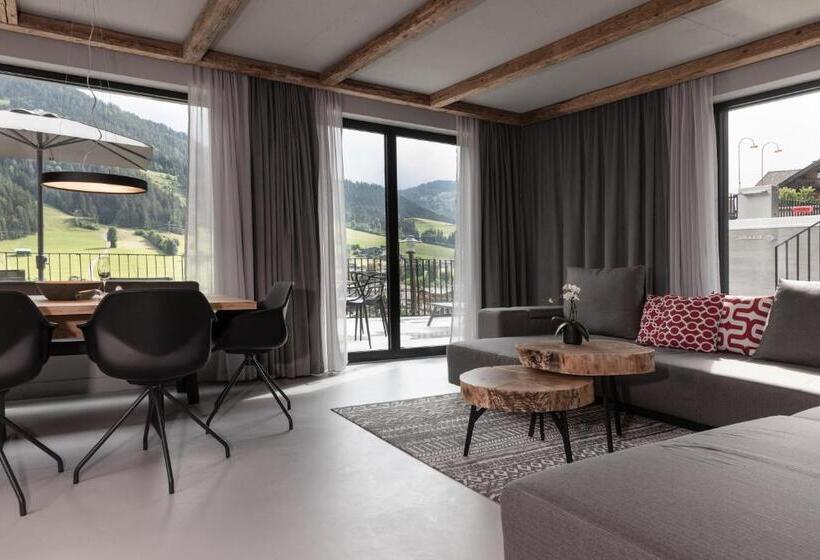 ２ベッドルームアパートメント, Going Triple A Apartments East