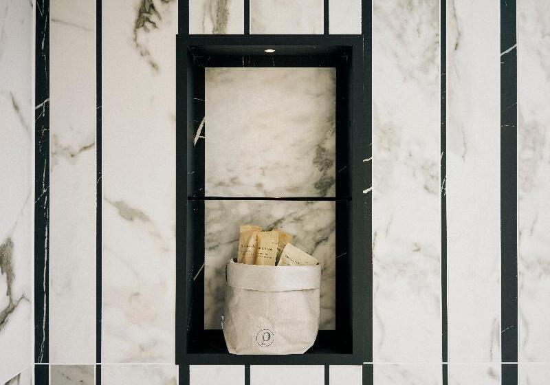 家庭间, Page8, Page Hotels