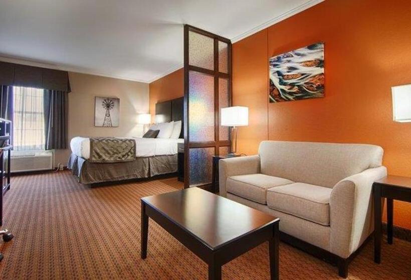מיטת קינג בסוויטה, Best Western Plus Lubbock Windsor Inn