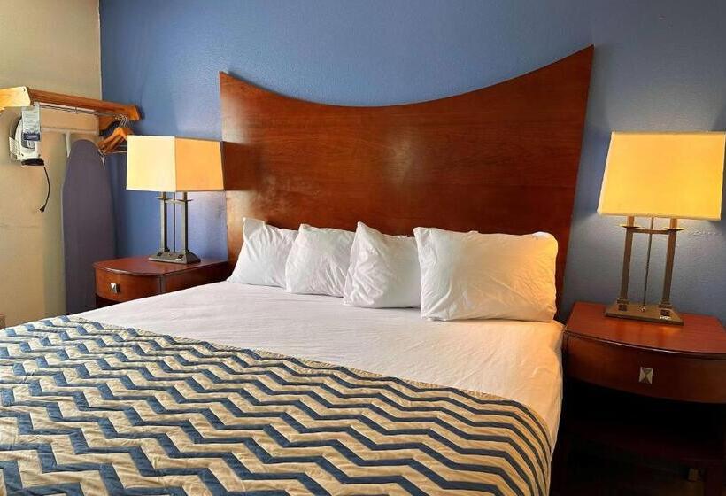 Handikappsanpassat Standard Rum King säng, Travelodge By Wyndham Fort Wayne North