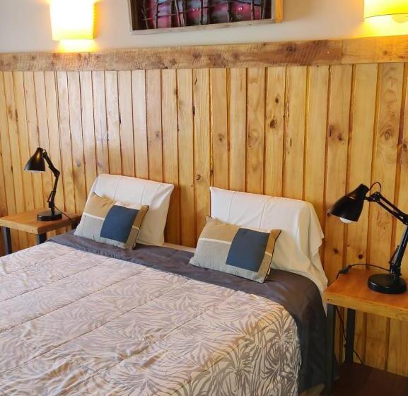 اتاق راحتی سه تخته, Hostal El Korú