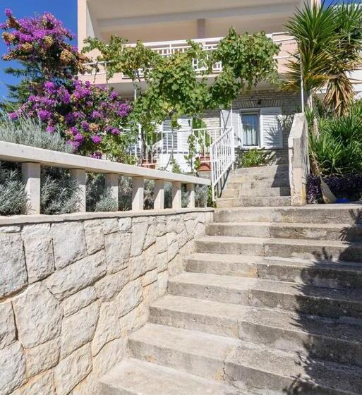 شقة غرفة واحدة, Apartments Marija
