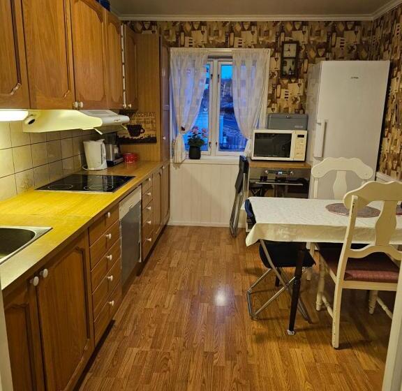 带共用浴室的标准房间, Guest House Karmøy