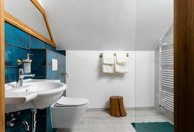 Standard Triple Room, Burina Residence