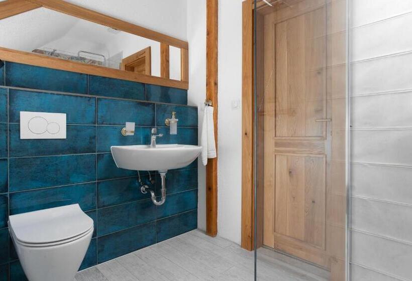 Standard Triple Room, Burina Residence