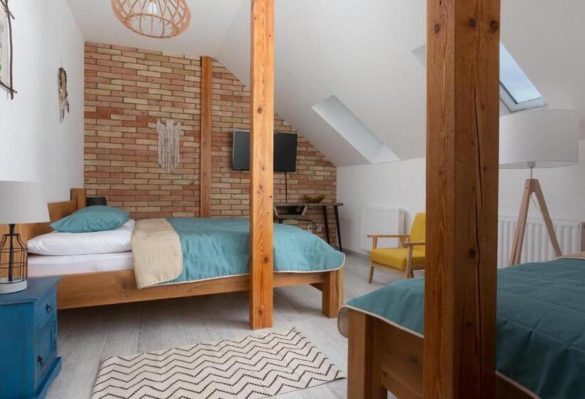 Standard Triple Room, Burina Residence