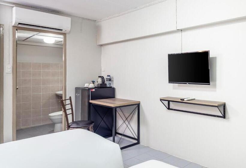 Номер Стандарт, Livotel Express Hotel Ramkhamhaeng 50 Bangkok   No Parking