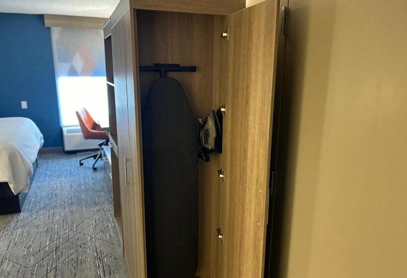 适合残疾人使用的标准间, Holiday Inn Express Crestwood, An Ihg
