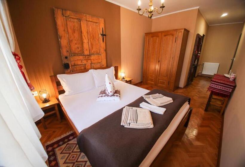 غرفة قياسية, Casa Cu Usi   House Of Doors