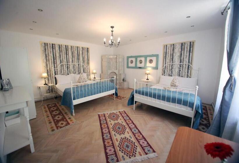 غرفة عائلية, Casa Cu Usi   House Of Doors