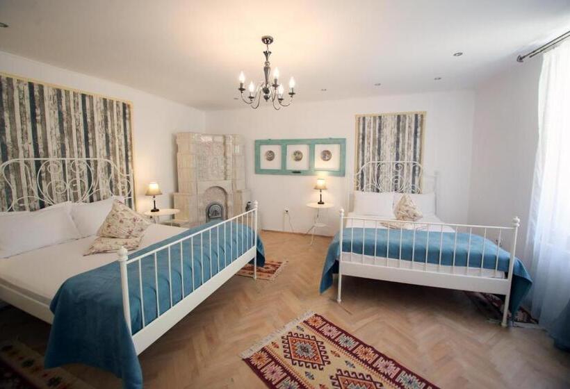 غرفة عائلية, Casa Cu Usi   House Of Doors