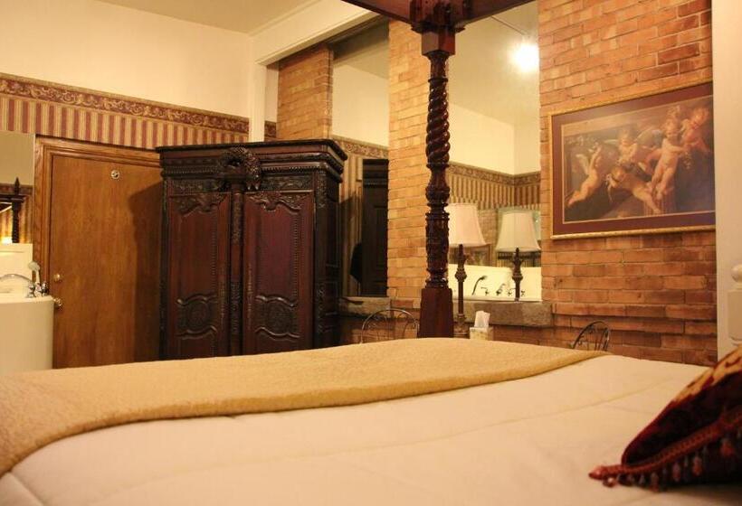 Номер Deluxe, Hines Mansion