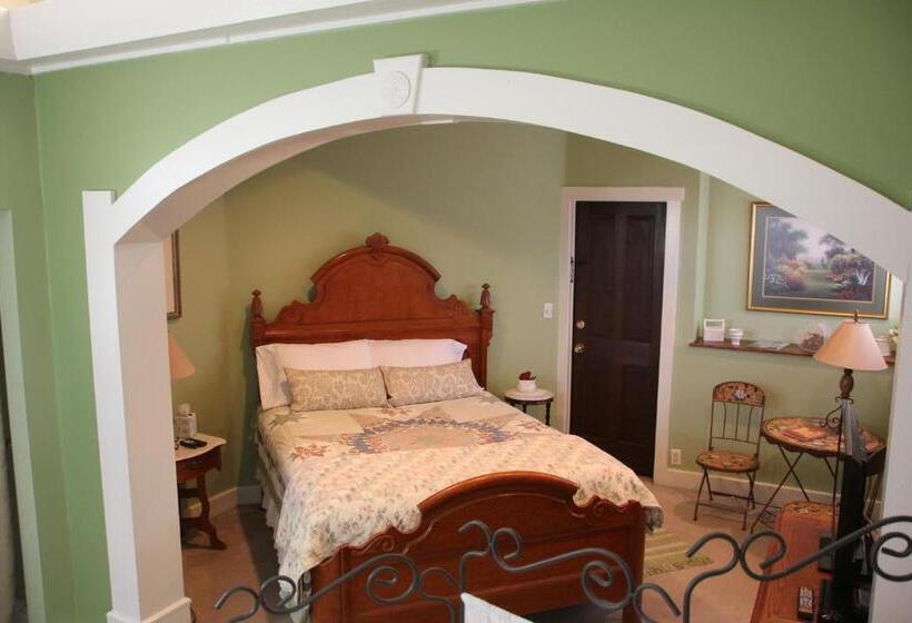 Номер Deluxe, Hines Mansion