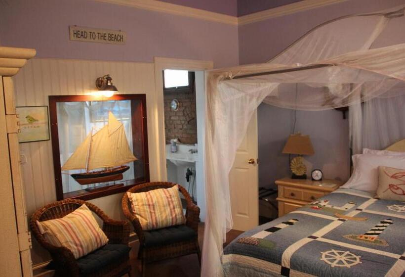 Номер Deluxe, Hines Mansion