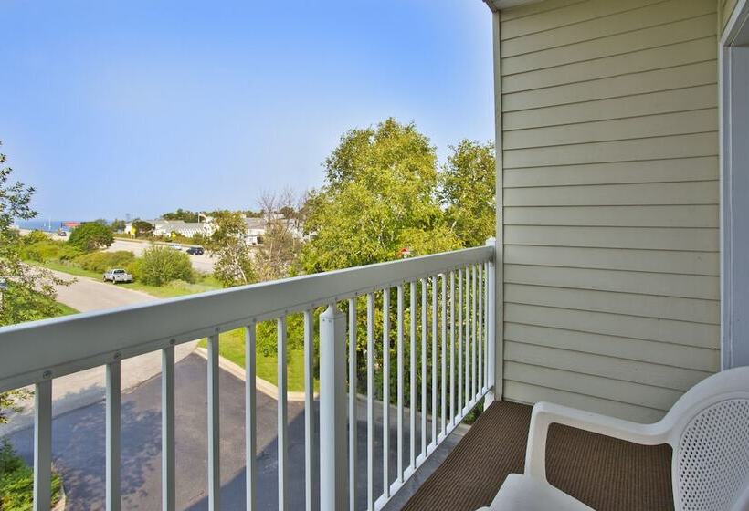 Номер Стандарт 2 Двуспальные Кровати, Holiday Inn Express Mackinaw City, An Ihg