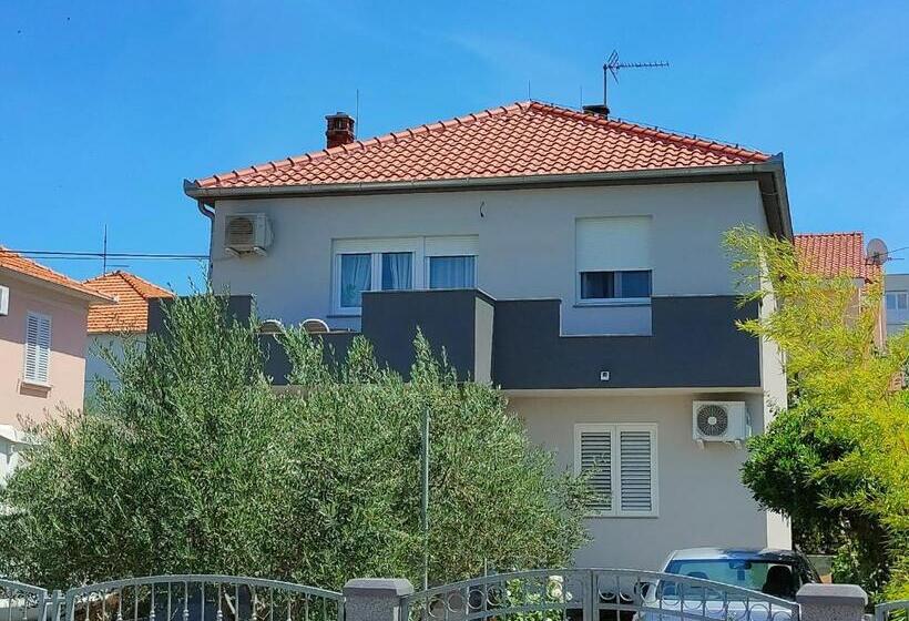 استودیوی استاندارد, The Nice Dreams Studio Apartment