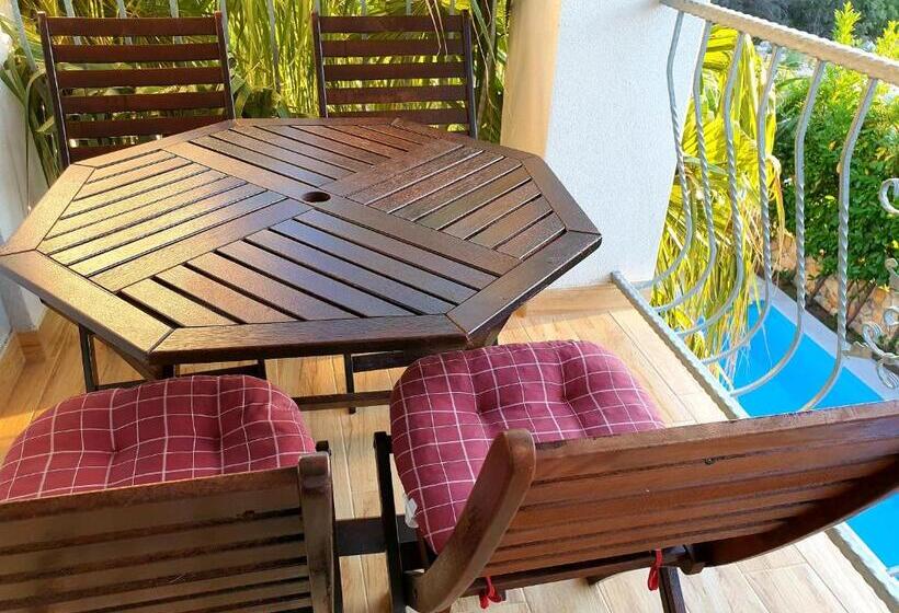 Номер Deluxe с Балконом, Boutique Hotel Bora & Villas Garamm