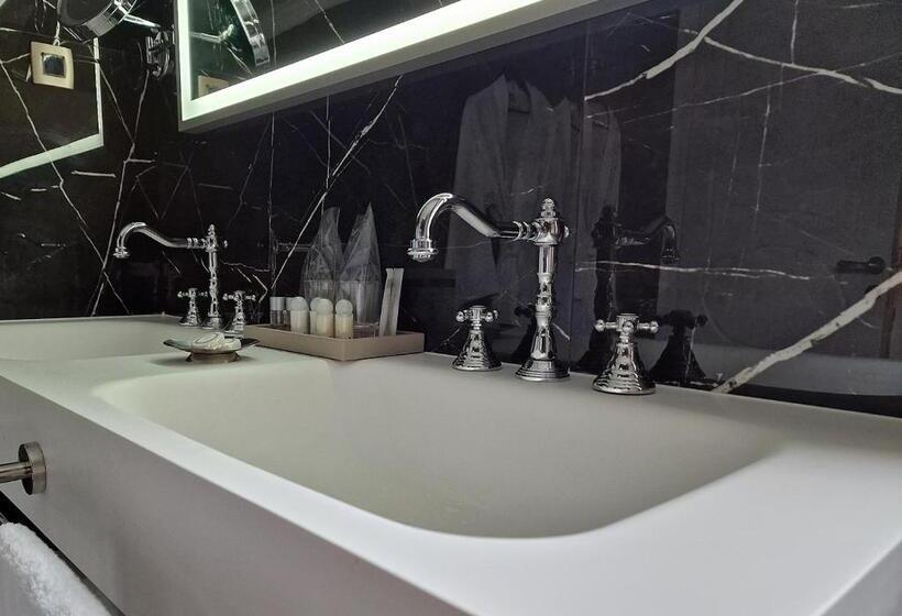 Номер Deluxe Кровать Кинг, Boutique Hotel Bora & Villas Garamm