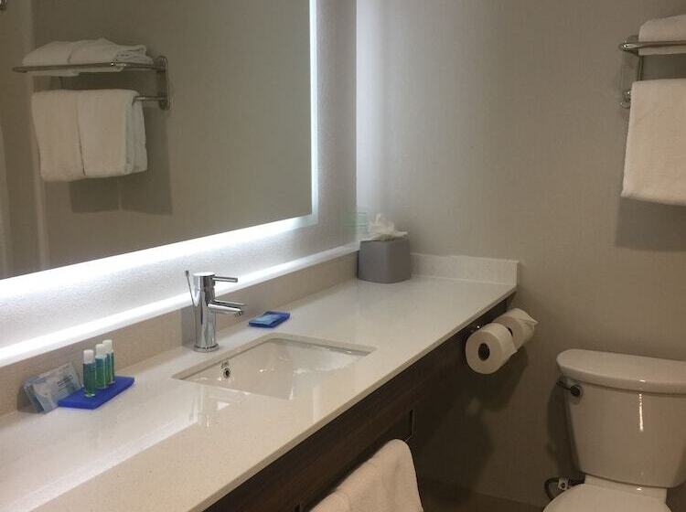 带2个双人床的标准工作室, Holiday Inn Express Hotel & Suites Pigeon Forge, An Ihg