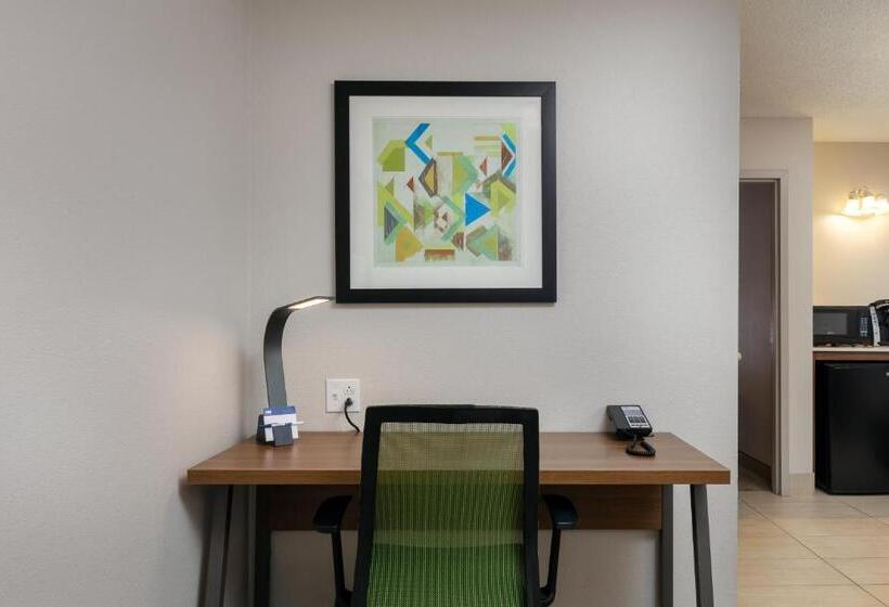 מיטת קינג בסוויטה, Holiday Inn Express & Suites Milton East I 10, An Ihg
