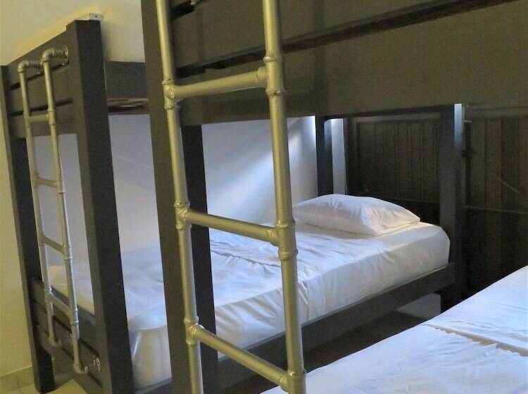 Кровать в Общей Комнате, San Jacinto Hostel