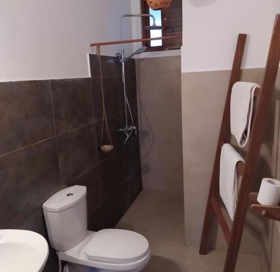 اتاق استاندارد سه نفره, Voulez Vous, Managed By Dikwella Beach