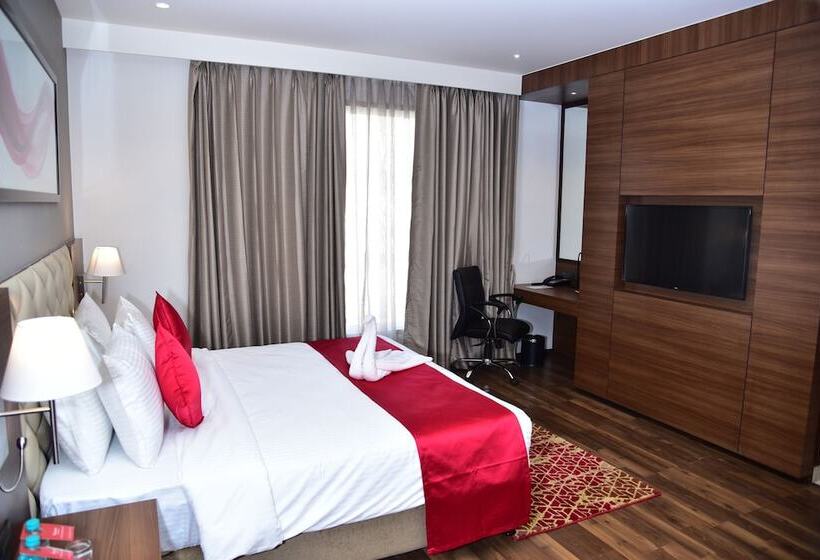 Номер Deluxe, Ramada By Wyndham Gandhidham Shinay
