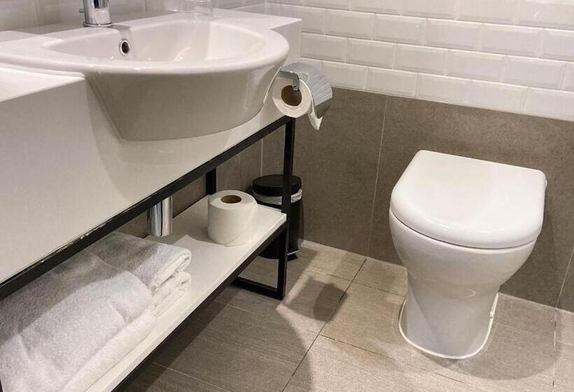 Семейный Номер, Aerotel London Heathrow, Terminal 2 & Terminal 3
