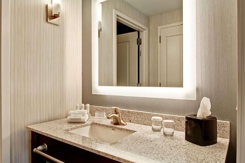 Стандартный Номер Кровать Кинг, Days Inn & Suites By Wyndham St. Ignace Lakefront