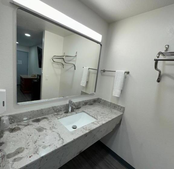 带2个双人床的标准工作室, Motel Santa Cruz
