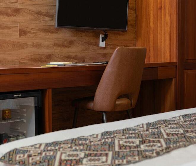 اتاق لوکس سه تخته, Mekong Gia Lai Hotel   Me Kong Pleiku