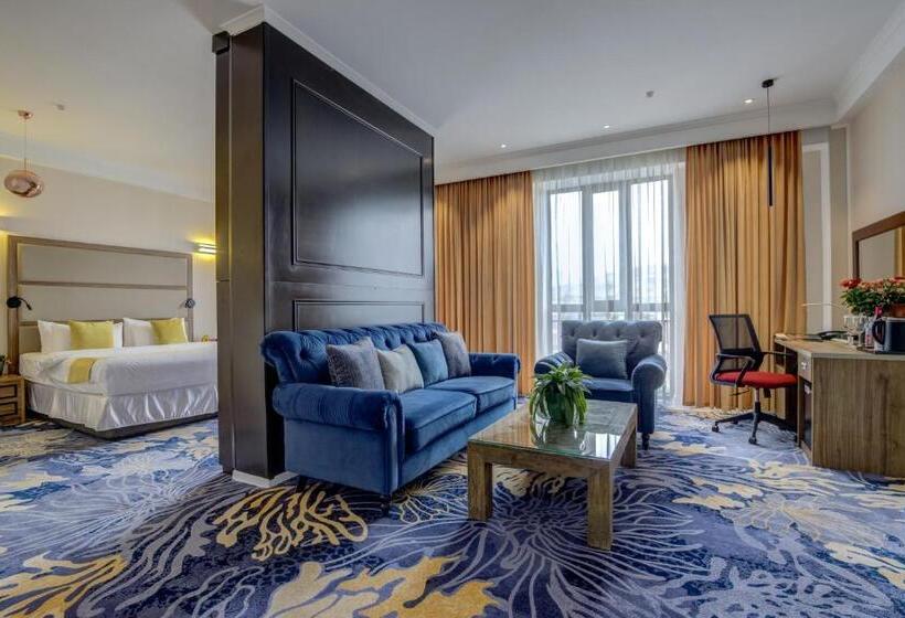 سوییت با چشم‌انداز کوه, Garden Hotel & Spa