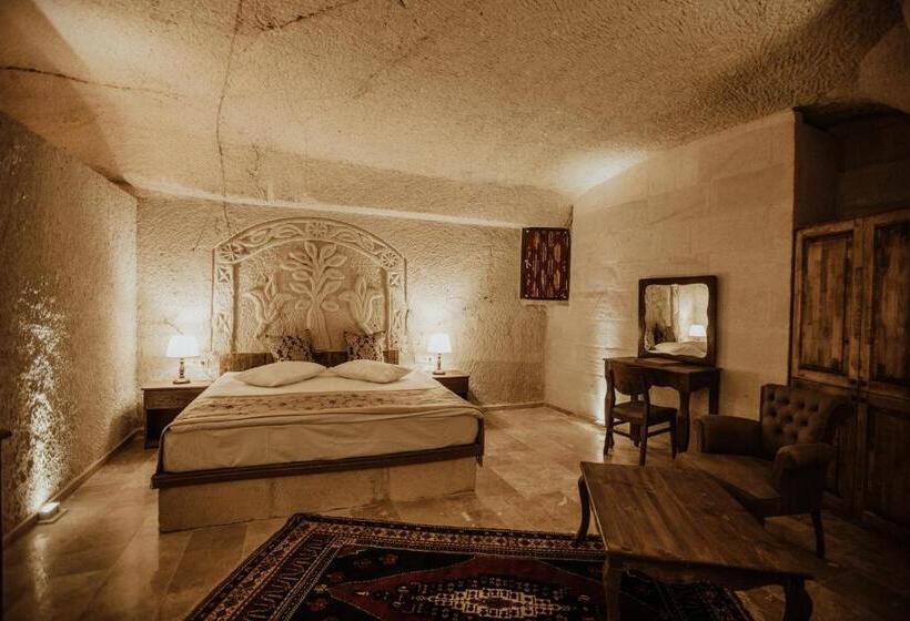 스위트, Alia Cave