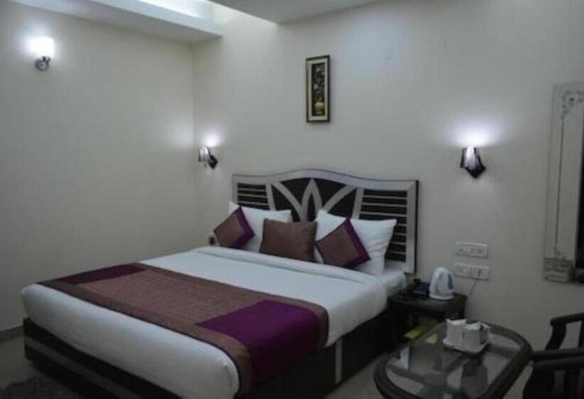 디럭스 룸 킹사이즈 침대, Jet Fox By Aero View Hotel, Delhi Airport