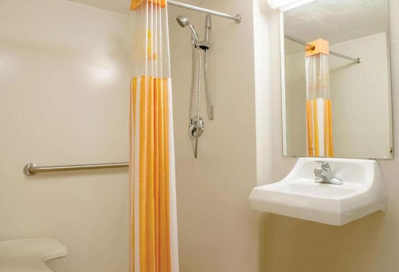 Номер Стандарт Кровать Кинг Адаптированный для Инвалидов, La Quinta Inn By Wyndham New Orleans Veterans / Metairie