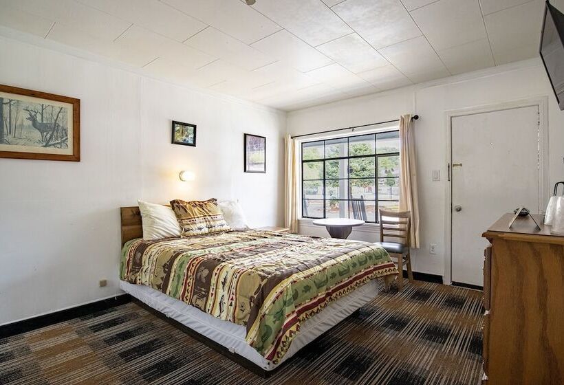 ダブルベッドスタンダードルーム, Lloyds On The River Country Inn