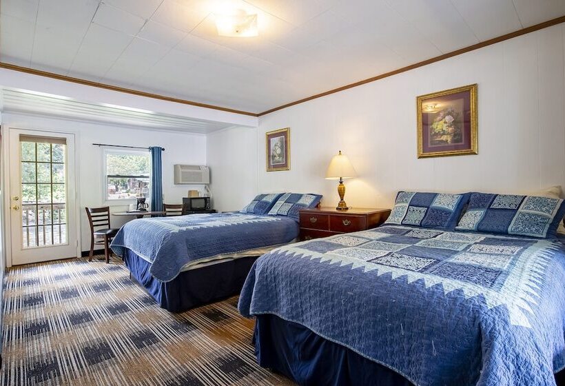 스탠다드 룸 더블 침대 2개, Lloyds On The River Country Inn
