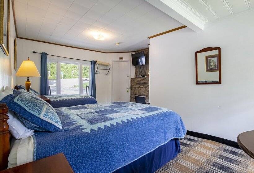 스탠다드 룸 더블 침대 2개, Lloyds On The River Country Inn