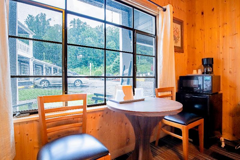 스탠다드 룸 강 전망, Lloyds On The River Country Inn